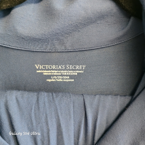 Victoria's Secret Blue Button-Down Top - Picture 3 of 10